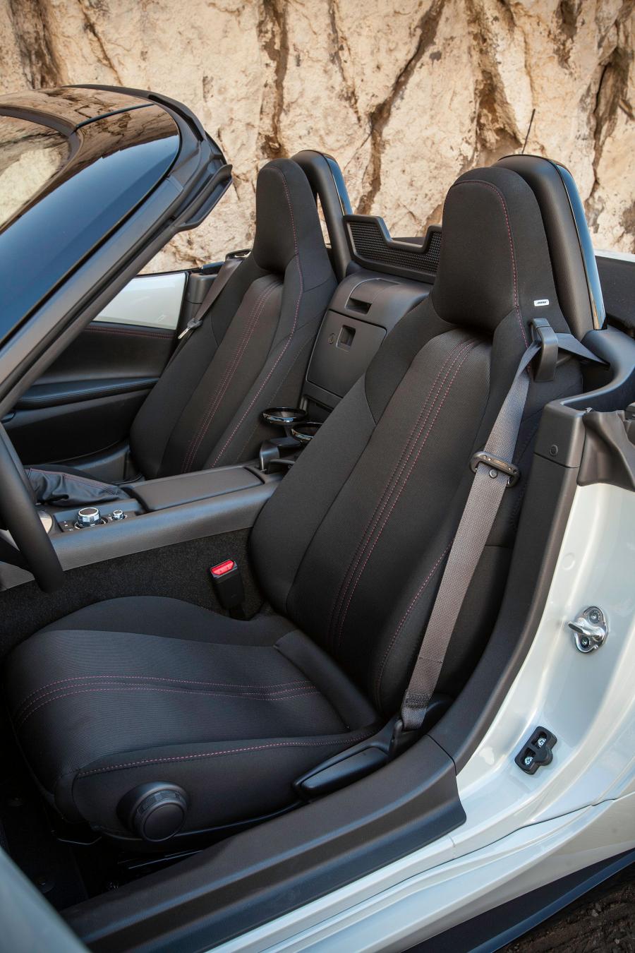  Mazda MX-5 Miata Club 2015 года  (фото 6 из 31)